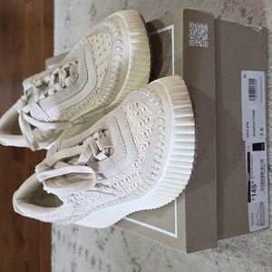 Women's Sandstone Sneakers